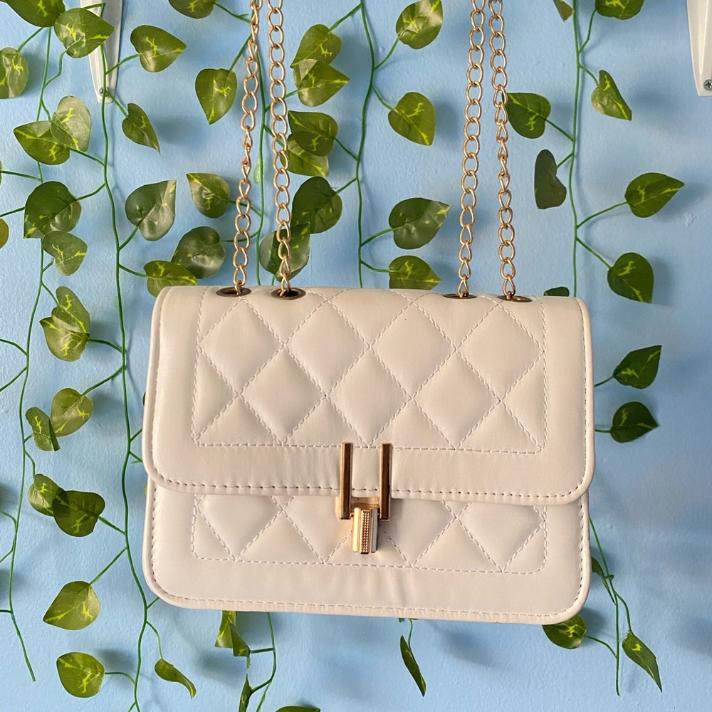 Mini Quilted White Shoulder Chain Bag